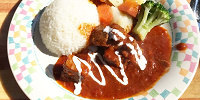 トマトの酸味を感じるビーフシチュー| キャステル | CASTEL ディズニー情報