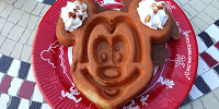 ミッキーワッフル メイプルソース| キャステル | CASTEL ディズニー情報
