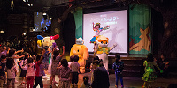 「ハッピーはっぴーバースデーSHOW」の上演中風景| キャステル | CASTEL ディズニー情報