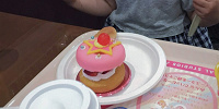 ビバリーヒルズ・ブランジェリー（2017年クールジャパンからセーラームーン仕様のケーキ）| キャステル | CASTEL ディズニー情報