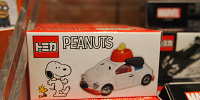 スヌーピーのトミカ（ピーナッツ）| キャステル | CASTEL ディズニー情報