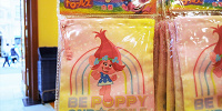 トロールズ「ポピー」 巾着| キャステル | CASTEL ディズニー情報