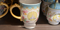 マグカップ（裏面）| キャステル | CASTEL ディズニー情報