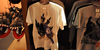 ゴジラ対エヴァンゲリオンTシャツ（白）| キャステル | CASTEL ディズニー情報