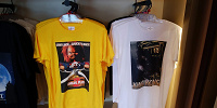 左がチャイルドプレイのTシャツ（3,900円）| キャステル | CASTEL ディズニー情報