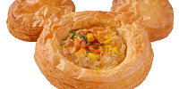 ミッキーシェイプのお惣菜系パン②| キャステル | CASTEL ディズニー情報
