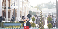 ミッキーと思い出の1枚を撮ろう| キャステル | CASTEL ディズニー情報
