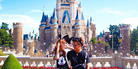 厚底サンダル×プリントTシャツのカップルコーデ| キャステル | CASTEL ディズニー情報