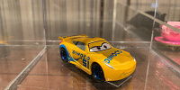 クルーズ・ラミネス（DINOCOレーシングタイプ）トミカ| キャステル | CASTEL ディズニー情報