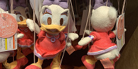 デイジーぬいぐるみバッジ| キャステル | CASTEL ディズニー情報