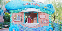 スカットルのスクーター前のポップコーンワゴン| キャステル | CASTEL ディズニー情報