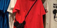 ショルダーバッグ風ポケット付きTシャツ（レッド）| キャステル | CASTEL ディズニー情報