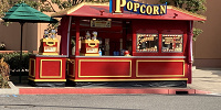 ユニバーサルワンダーランド入口付近のポップコーンカート| キャステル | CASTEL ディズニー情報