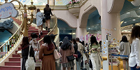 メルヘン工房に並ぶ列| キャステル | CASTEL ディズニー情報