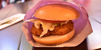 チキン竜田揚げバーガー| キャステル | CASTEL ディズニー情報