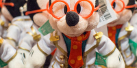 ミッキーのぬいぐるみバッジ| キャステル | CASTEL ディズニー情報