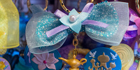 ジャスミンモチーフイヤーハットキーチェーン| キャステル | CASTEL ディズニー情報