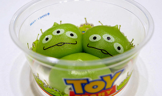 【リトルグリーンまん】販売場所は？ディズニーランド・シーの人気食べ歩きスイーツを解説