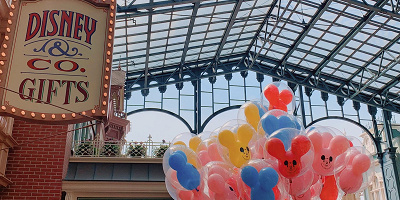 【ミッキーバルーンコーデ】風船をモチーフにしたアイテムが登場中！