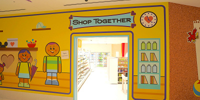 【ショップトゥギャザー】トイストーリーホテルのコンビニを解説！営業時間、販売商品は？