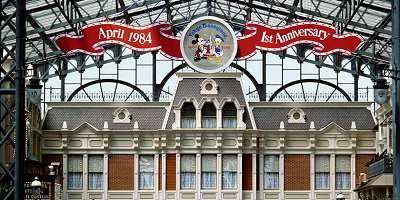 東京ディズニーリゾートの歴代周年グッズをご紹介！懐かしのあのアイテムまで、周年ごとの特徴まとめ