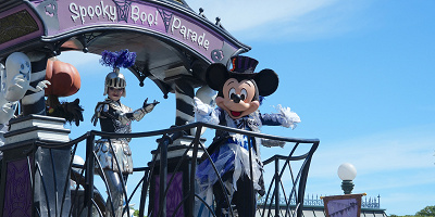 【2023】スプーキー”Boo!”パレードの停止位置マップ！待ち時間・フロート・登場キャラクターも