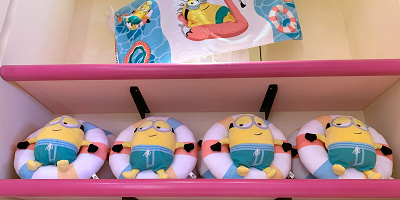 【USJ】2024年夏のミニオングッズ「MINIONS CHILL in the POOL」まとめ！プールで遊ぶミニオンがキュートなグッズ！
