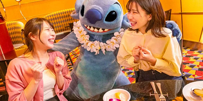 【2025夏】シェフミッキーでスティッチに会おう！会い方や予約方法を解説！ハワイ気分を味わえるメニューも紹介