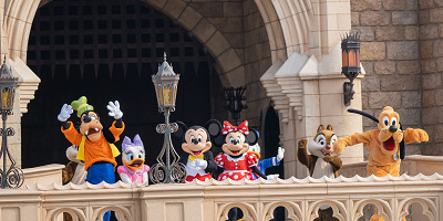 【子ども向け】簡単ディズニークイズ全17問！待ち時間の暇つぶしにクイズに挑戦しよう