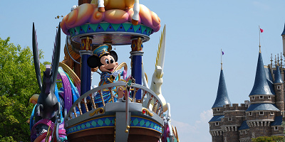 ディズニーのキッズエリア「ファミリーエリア」は今はない！子連れでのショー・パレード攻略法ご紹介！