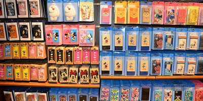 【2025】ディズニーで買えるスマホケース3種類！iPhone15対応！