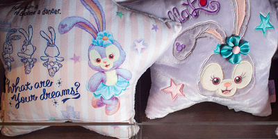 ディズニーランド＆シーのクッション10選！プーさんやミッキーのかわいいお土産グッズ