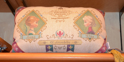【ディズニー雑貨】スマホケース・ポーチ・ストラップと、アナ雪&ピクサーの生活雑貨！