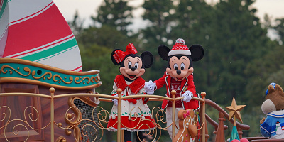【2019】ディズニー・クリスマス・ストーリーズ完全ガイド！ランドパレード停止位置・キャラクター・グッズ