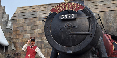 【ハリポタ用語】ホグワーツ特急とは？映画に登場する列車にまつわる豆知識とUSJのフォトスポットを解説