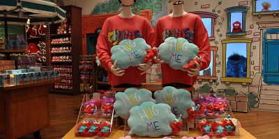 【2019冬】11/1（金）発売！USJのセサミストリートグッズ「HUG ME!! HUG US!!」18選