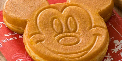 【ミッキーカステラケーキ】3種類のフレーバーが楽しめる！販売場所やインスタ映え写真のコツを解説！