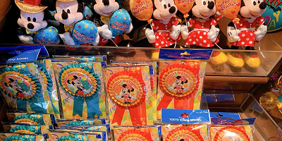 【2020】ディズニー誕生日グッズ5選！ぬいぐるみバッジ・ロゼット・タオルが登場！プレゼントにもおすすめ！