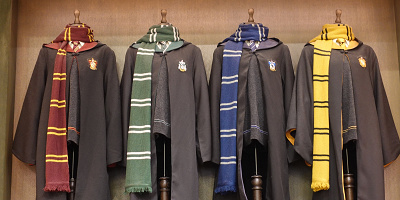 【USJ】秋のユニバにおすすめコーデ紹介！急な気温変化にも対策抜群・ハロウィン・双子コーデなど！