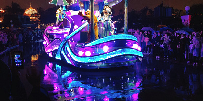 【必見】雨のディズニーランドに行ってきた！楽しみ方＆持ち物まとめ！限定パレードも開催！