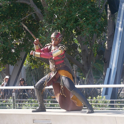 カリフォルニア・アナハイムディズニーランドリゾートのショー：ウォーリアーズ・オブ・ワカンダ：ドーラ・ミラージュの訓練