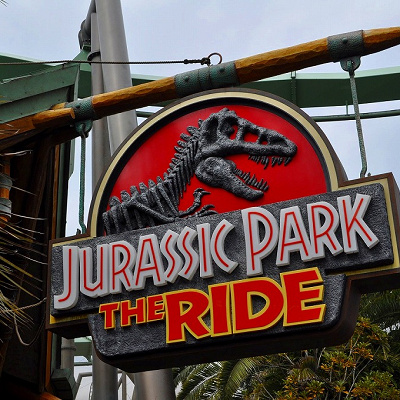 ジュラシックパーク エリアのジュラシックパークザライドの看板 Usj キャステル Castel ディズニー情報