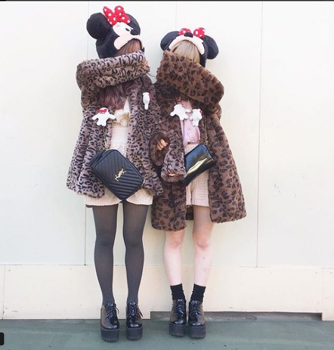 22冬 大人ディズニーコーデ19選 コート セーター ニット ファー ディズニーバウンドまとめ