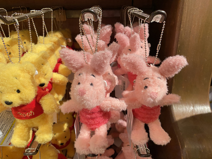 22 プーさんグッズ全種まとめ ディズニーで買えるお菓子やぬいぐるみ ベビー用品も