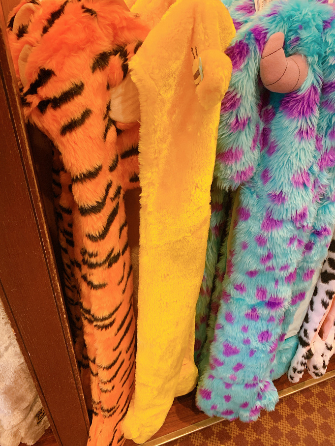 10 18発売 ディズニー新作マフラー4選 ニック ジュディ プーさん ミニーのキャラモチーフデザイン