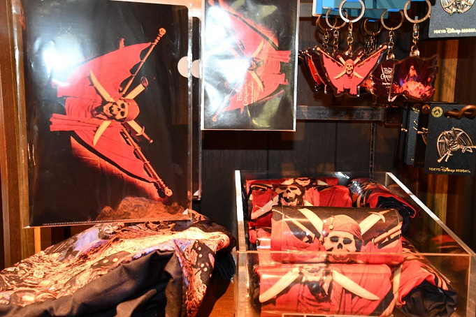 ランド パイレーツトレジャーは海賊グッズの販売店 パイレーツ 海賊ミッキーのお土産も