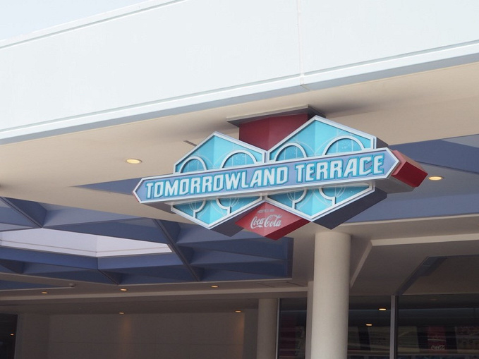 必見 ディズニーランドで子連れにおすすめのレストラン8選 ベビーカーok 予約可能 座席が多いなど