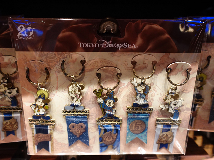 11 1発売 ディズニーシー周年グッズ14選 年間の思い出がデザインされたお土産まとめ