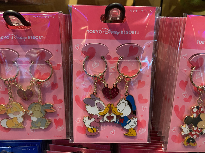 ディズニーペアキーチェーン ペアストラップグッズ11選 カップルにも友達同士にもおすすめのおそろいお土産