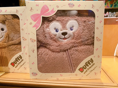 ディズニー出産祝い ベビーグッズ24選 ダッフィーなりきりカバーオールやおくるみが販売中